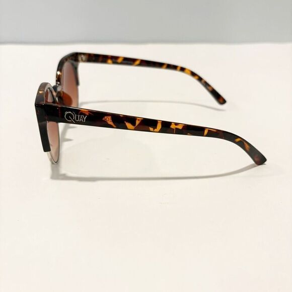 QUAY Australia HARLEM Round Cat Eye Sunglasses Brown tortoise